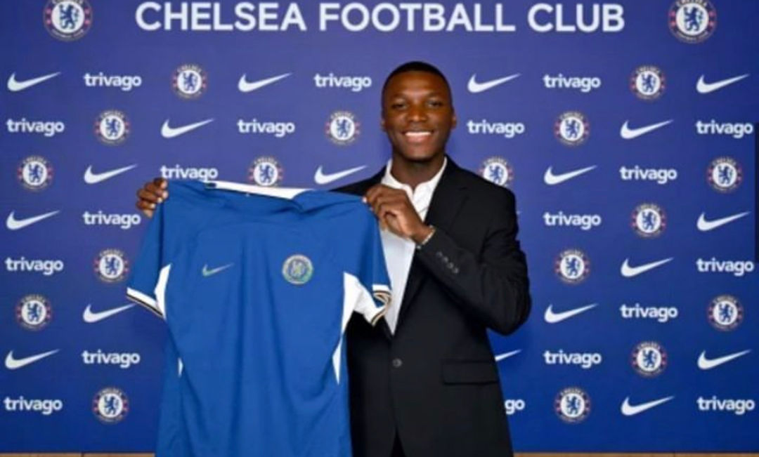 Chelsea resmi perkenalkan Moises Caicedo