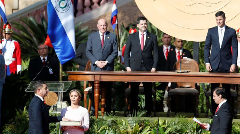 Presiden Baru Paraguay Santiago Pena Menghadiri Pelantikannya, di Asuncion