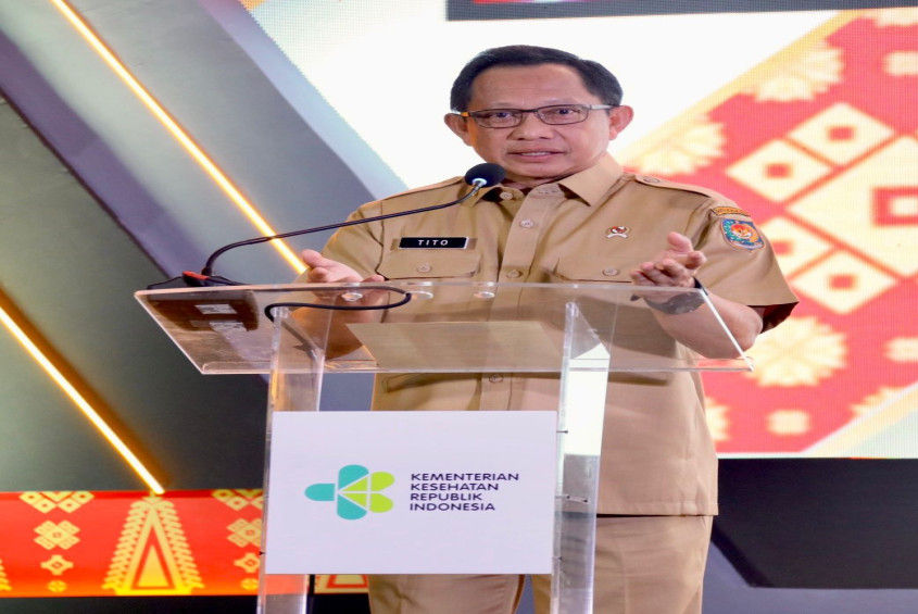 Menteri Dalam Negeri (Mendagri) Muhammad Tito Karnavian dalam acara Penganugerahan Penghargaan bagi Tenaga Kesehatan Teladan dan Sumber Daya Manusia (SDM) Penunjang Tingkat Nasional 2023, di Hotel Sultan Jakarta, pada Selasa, 15 Agustus 2023.