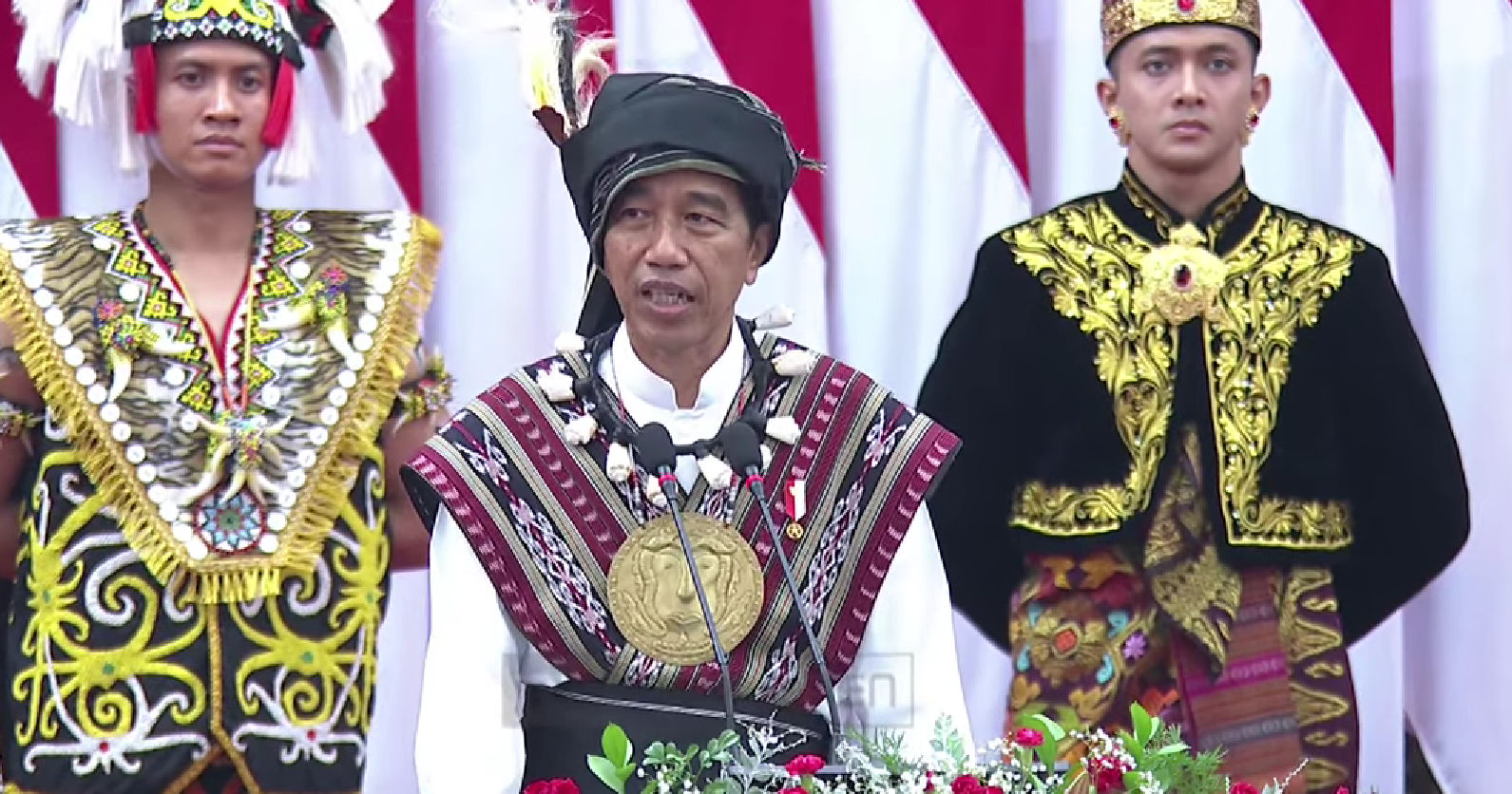 Presiden Jokowi menyampaikan Pidato Kenegaraan dengan memakai baju adat Tanimbar, Maluku