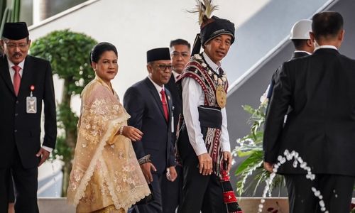Presiden Jokowi dan Ibu iriana.jpg