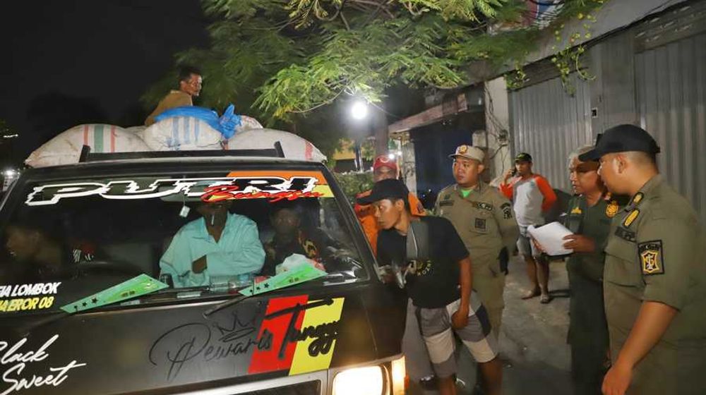 Pedagang Kaki Lima (PKL) Kini Dilarang Berjualan di Trotoar Kawasan Pasar Keputran Surabaya