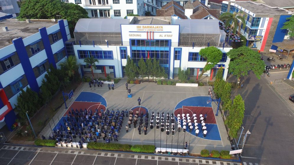 Civitas Academica IIB Darmajaya Gelar Upacara Kemerdekan ke-78 RI