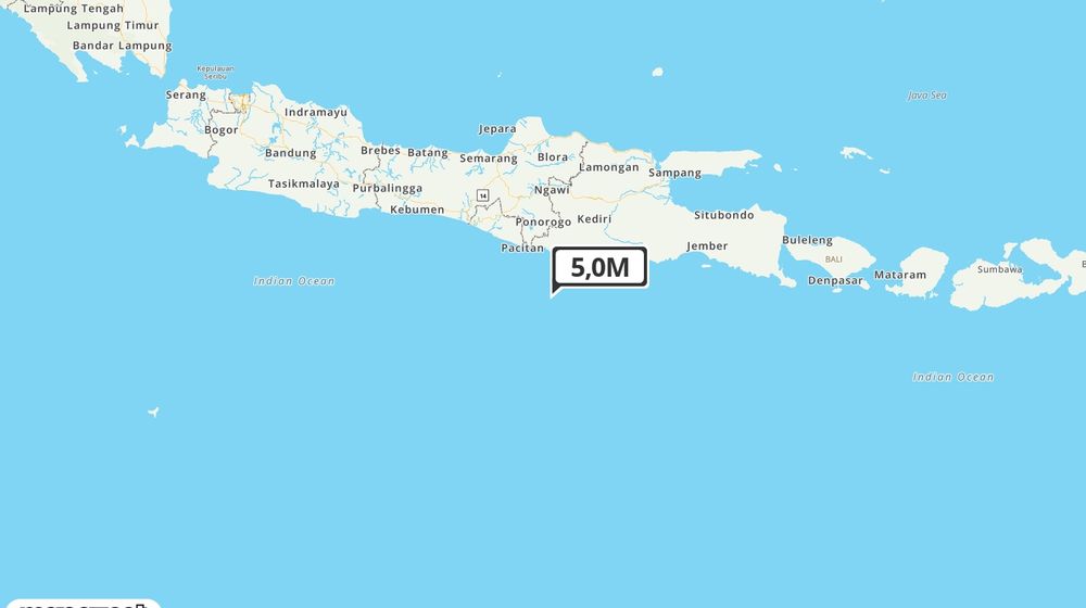 Pusat gempa berada di laut 90 km BaratDaya Pacitan