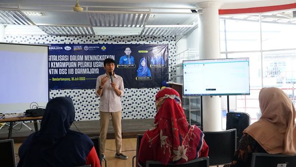 Tingkatkan Jumlah Pelanggan, Pelaku Usaha Ikuti Pelatihan UKM Digital dari Dosen IIB Darmajaya