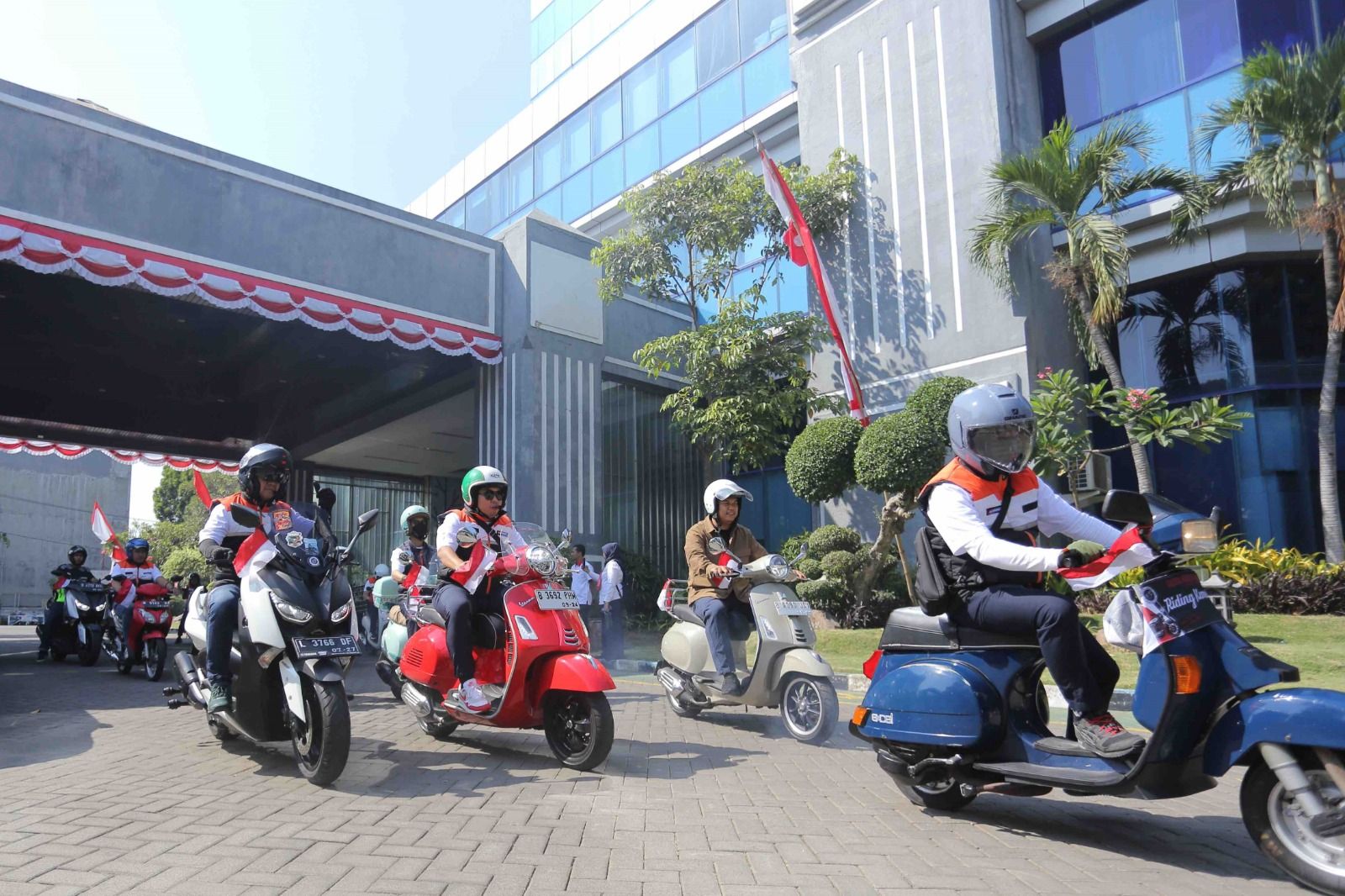  Berkendara untuk mempernalkan energi hijau.