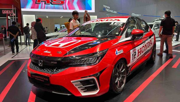 Tampil Lebih Sporty Honda Civic Type R Dibalut Livery TCR Series di GIIAS 2023