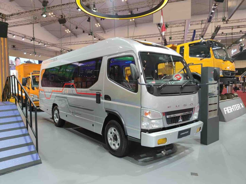 PT Krama Yudha Tiga Berlian Motors (KTB), distributor resmi kendaraan niaga dari Mitsubishi Fuso di Indonesia, secara resmi meluncurkan varian baru Canter Bus di Gaikindo Indonesia International Auto Show (GIIAS) 2023