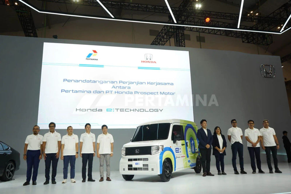 Honda mengumumkan kemitraan strategis dengan Pertamina Patra Niaga dan Pertamina New Renewable Energy dalam rangka menjalankan penelitian terkait penggunaan mobil listrik dalam kegiatan niaga di perkotaan. 