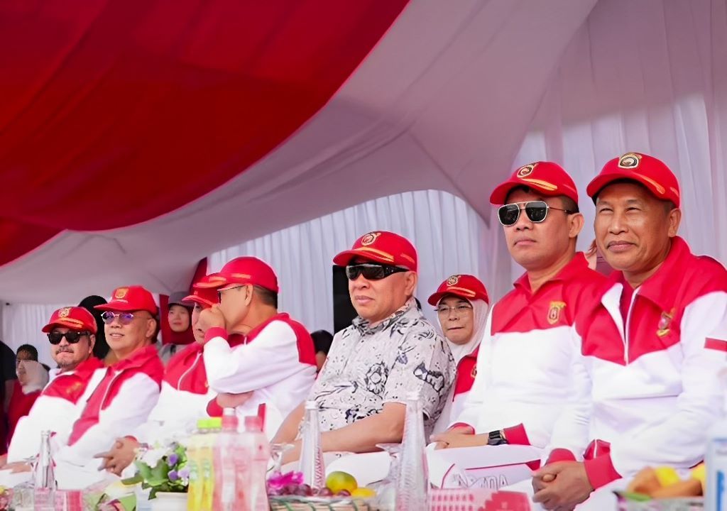 Momen Isran Noor dan Andi Harun sepanggung. Andi Harun yang disebut sebagai salah satu calon kuat bertarung di Pilgub Kaltim, mendoakan Isran Noor yang menyatakan maju. 