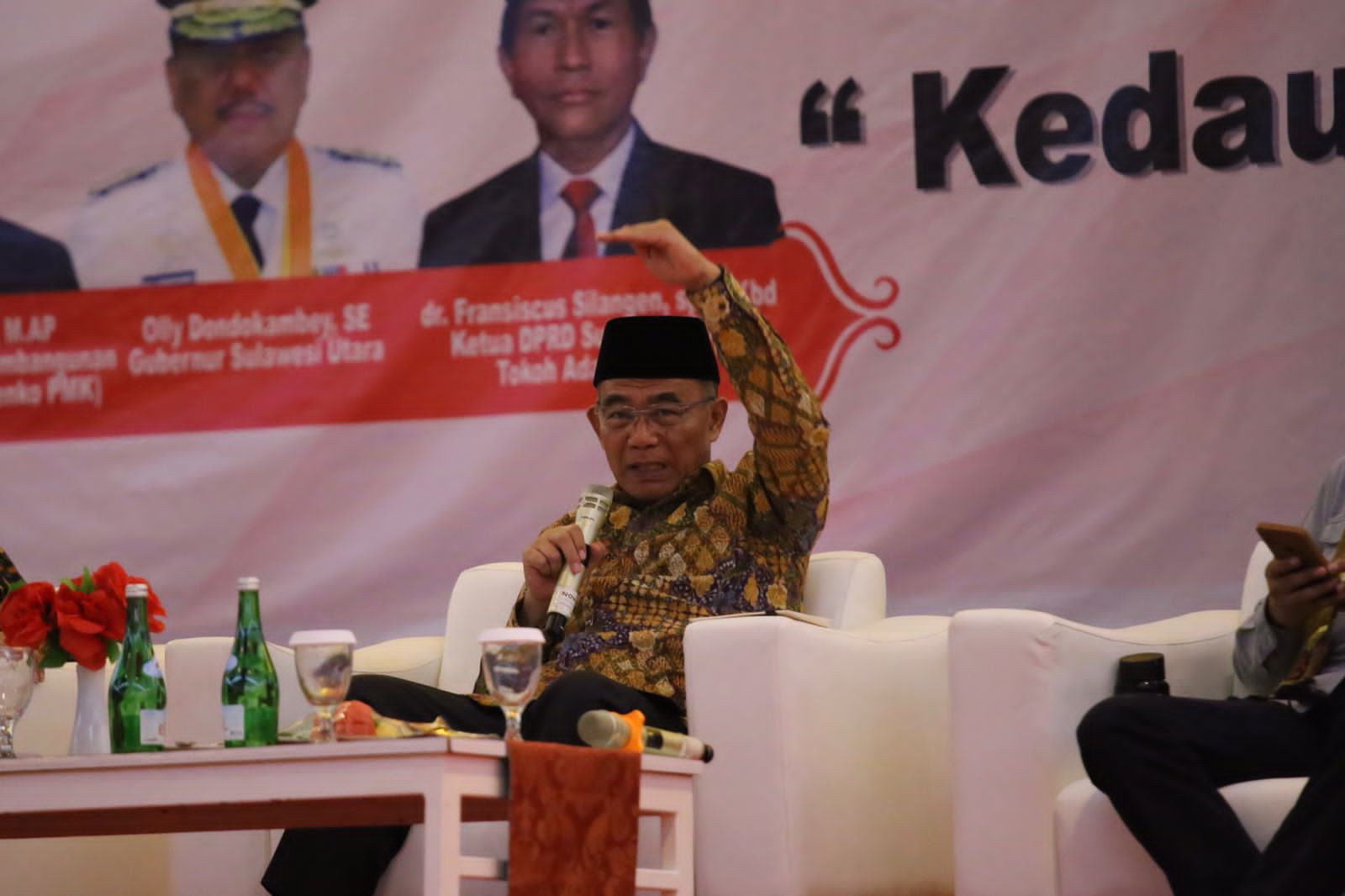 Menteri Koordinator Bidang Pembangunan Manusia dan Kebudayaan (Menko PMK) Muhadjir Effendy dalam acara Seminar Kebangsaan dengan tema “Kedaulatan Pendidikan Nasional” yang digelar oleh Forum Gerakan Peduli Bangsa Sulawesi Utara di Novotel Manado pada Sabtu, 19 Agustus 2023