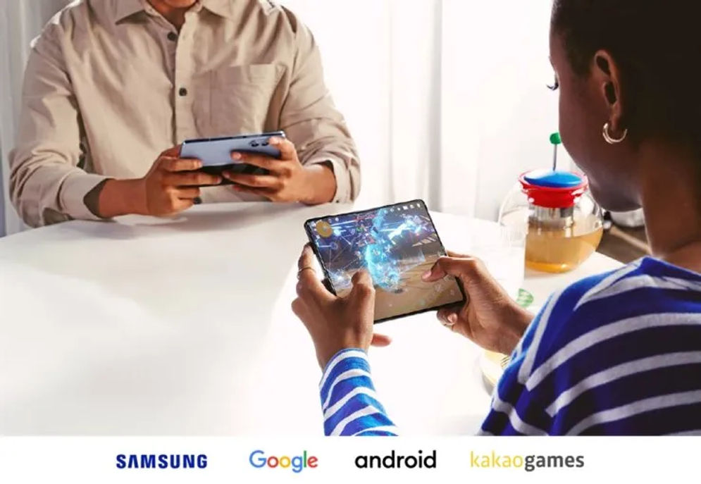 Samsung Electronics, Google, dan Kakao Games melakukan kolaborasi dengan menghasilkan game "Ares: Rise of Guardians". Game ini, telah dirilis secara resmi, dan langsung menanjak ketangga teratas dan meraih popularitas di Google Play Store. 