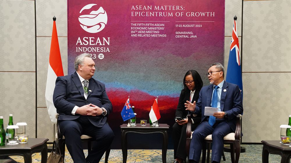 Menteri Perdagangan Zulkifli Hasan dan Menteri Negara Perdagangan dan Pertumbuhan Ekspor Selandia Baru, Rino Tirikatene.jpg