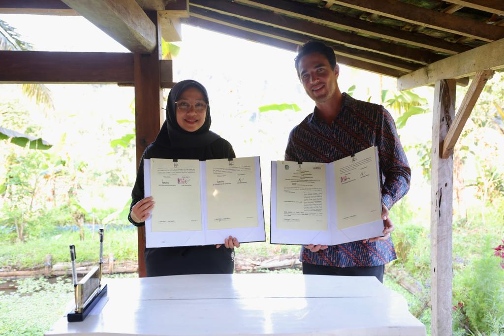 Cegah Masuknya Sampah ke Laut, Pemkab Banyuwangi Sebar Jaring Penghalang di Sejumlah Sungai
