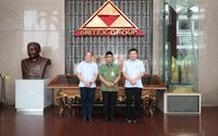 Wagub Jateng Taj Yasin Maimoen meninjau tiga industri di Kawasan Solo Raya, Selasa (22/8/2023). 