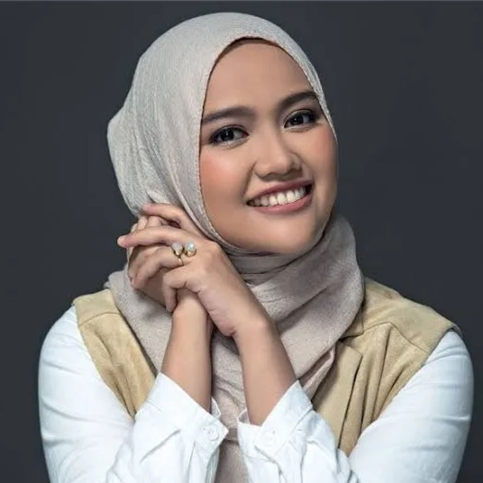 Anda tentu sudah familiar dengan platform hijup.com. Tempat di mana para muslimah bisa menemukan kebutuhan fesyennya mulai dari abaya, gamis, hijab, hingga aksesoris dan kebutuhan muslimah lainnya. 