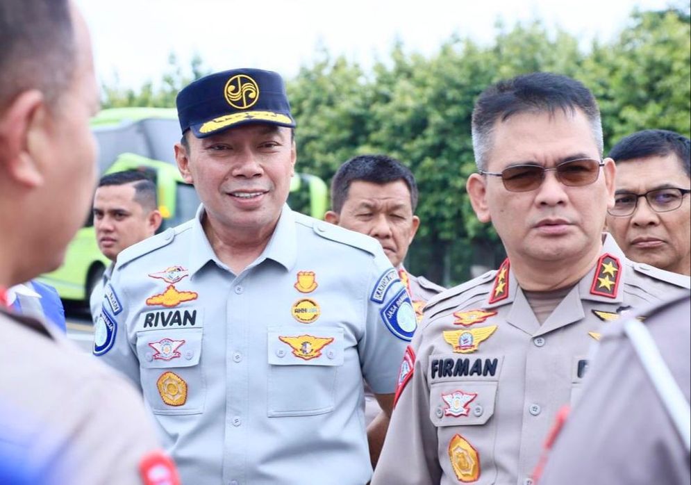 Kakorlantas Polri Irjen. Pol. Firman Shantyabudi dan Direktur Utama Jasa Raharja Rivan A. Purwantono