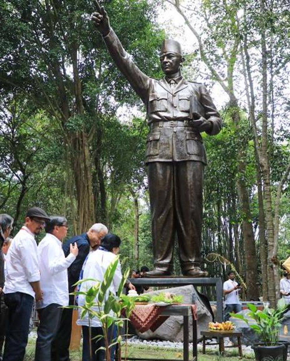 patung sukarno.jpg