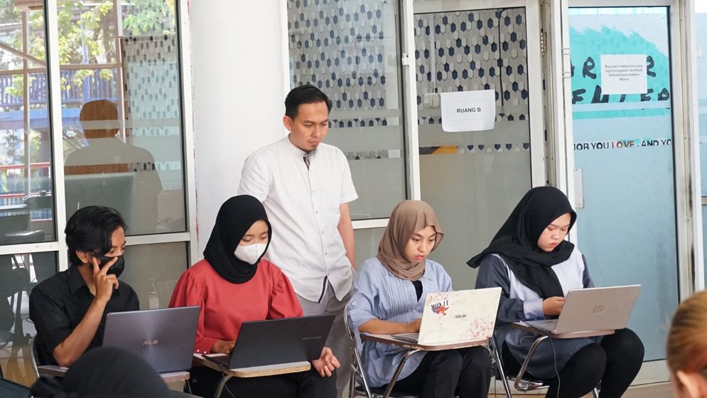 Pelatihan Tenant Program Pembinaan Mahasiswa Wirausaha (P2MW) bertujuan membantu tenant mencapai target usahanya. 