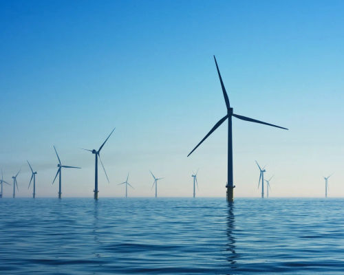 Negara-negara di Asia Tenggara makin serius untuk mewujudkan net zero carbon dengan makin banyaknya perusahaan minyak dan gas (migas) milik negara-negara Asia Tenggara yang meningkatkan investasinya pada inisiatif transformasi ke energi terbarukan. 