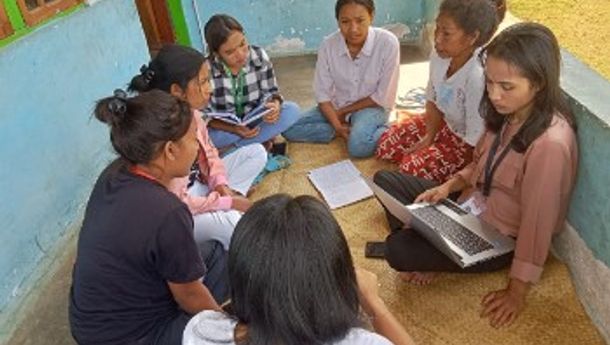 Mahasiswa KKN STIE Karya Ruteng Berbagi Ilmu dengan Kelompok Usaha Desa Gara, Kades Yohanes Beri Apresiasi