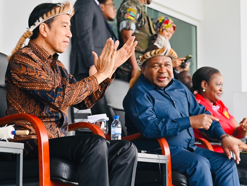 Presiden Jokowi menghadiri Pembukaan Festival Budaya Nasional 2023 atau National Festival of Culture Mozambik, di Lapangan Asosiasi Red Bulls, Maputo, Rabu (23/08/2023). (Foto: BPMI Setpres)