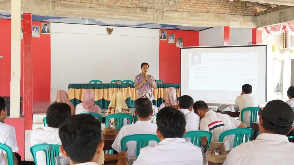 Institut Informatika dan Bisnis (IIB) Darmajaya menggelar Sosialisasi Program Rekognisi Pembelajaran Lampau (RPL) kepada aparatur desa Kecamatan Tanjungbintang, Lampung Selatan, pada Rabu (23/8/2023).