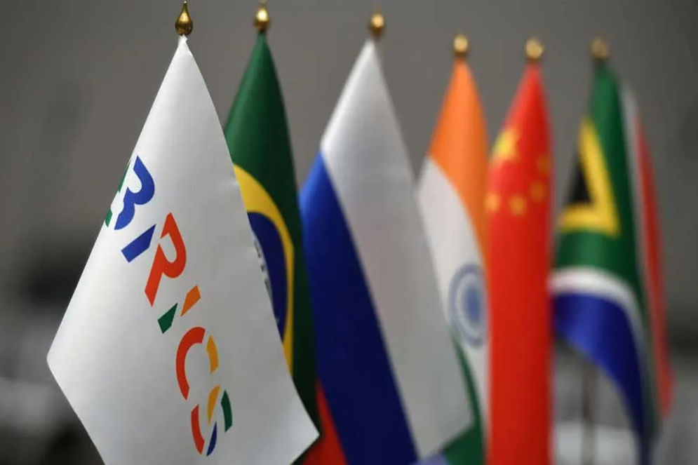 Kementerian Luar Negeri China mengungkapkan negara-negara anggota BRICS harus meningkatkan kolaborasi dalam dalam hal pembayaran lintas batas.