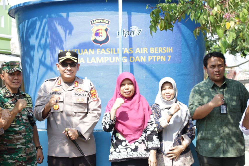 Serangkai dengan agenda HUT ke 77 Korps Bhayangkara tahun 2023, PTPN VII bersama Polda membangun fasilitas air bersih untuk warga Hajimena, Natar, Lampung Selatan.