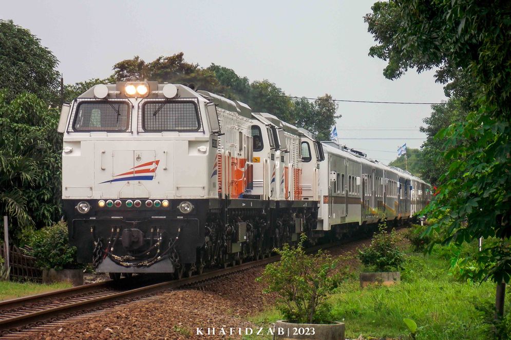 Kunjungan Kerja ke Cirebon, Wapres Naik Kereta Api