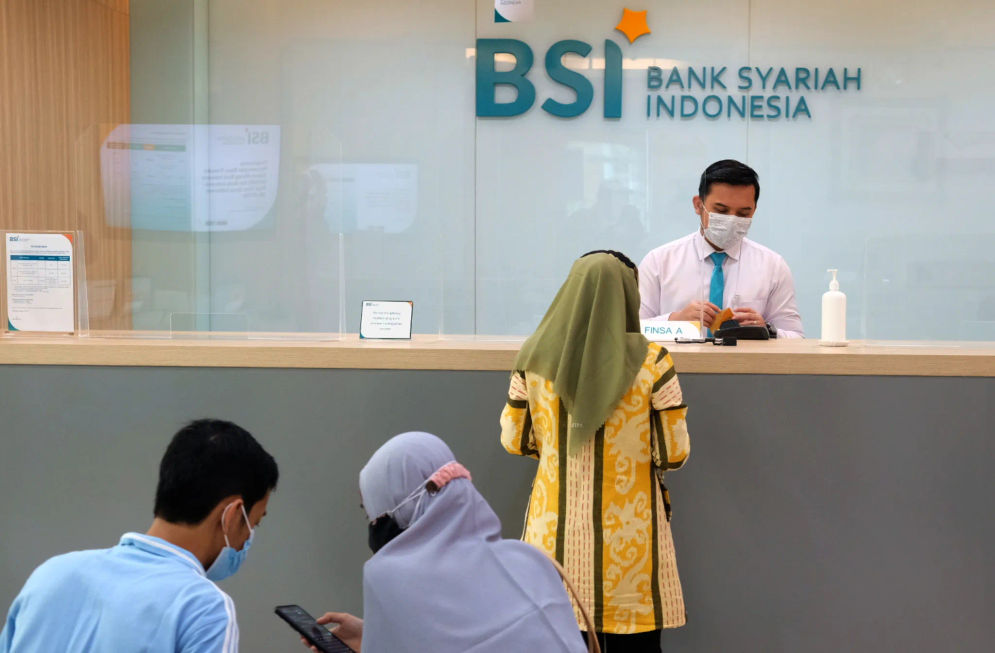 Ilustrasi pelayanan teller di Bank Syariah Indonesia