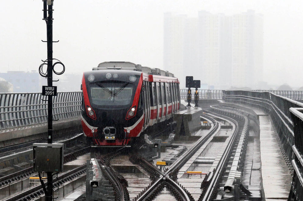 Penampakan LRT Jabodebek di Stasiun Dukuh Atas yang dijadwalkan akan beroperasi 18 Agustus 2023 setelah melalui tahap uji coba dengan penumpang pada 12 Juli - 15 Agustus 2023