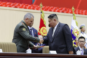 Kim Jong-un dan Menteri Pertahanan Rusia Sergei Shoigu 