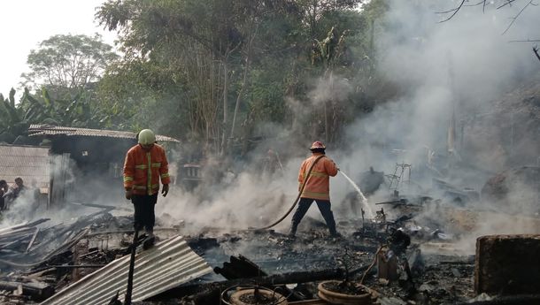 Dua Rumah Terbakar di Durian Payung Bandarlampung