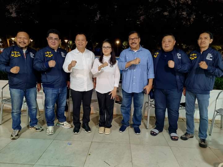 Ketua Dewan Pembina K3 Ronny Sompie bersama Ketua Umum Angelica Tengker bersama pengurus lainnya. (Foto:Istimewa)