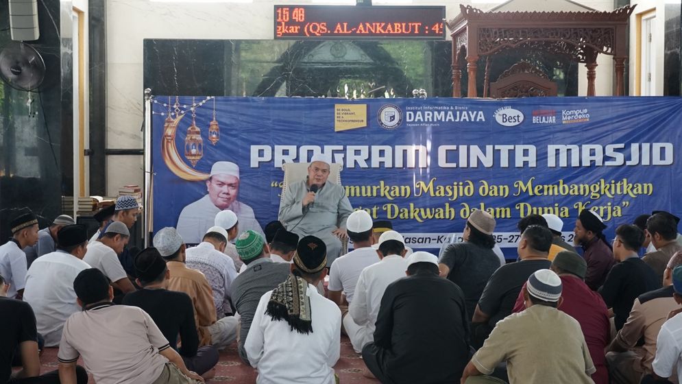 Merecharge Iman Karyawan dan Dosen Muslim, IIB Darmajaya Gelar Program Cinta Masjid. 