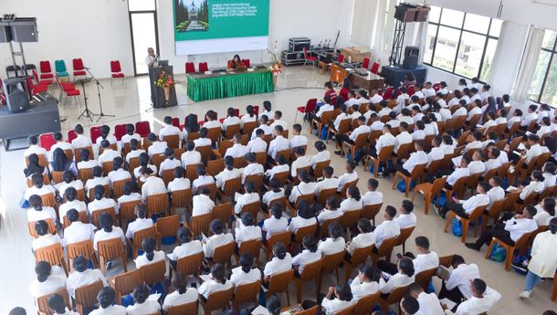 Mengenal Kehidupan Kampus, Ratusan Mahasiswa FIKes  Unika Ruteng Jalani Masa PKKMB