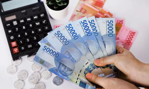 Melunasi utang menjadi langkah yang penting untuk diambil agar keuangan pribadi Anda tetap sehat. 