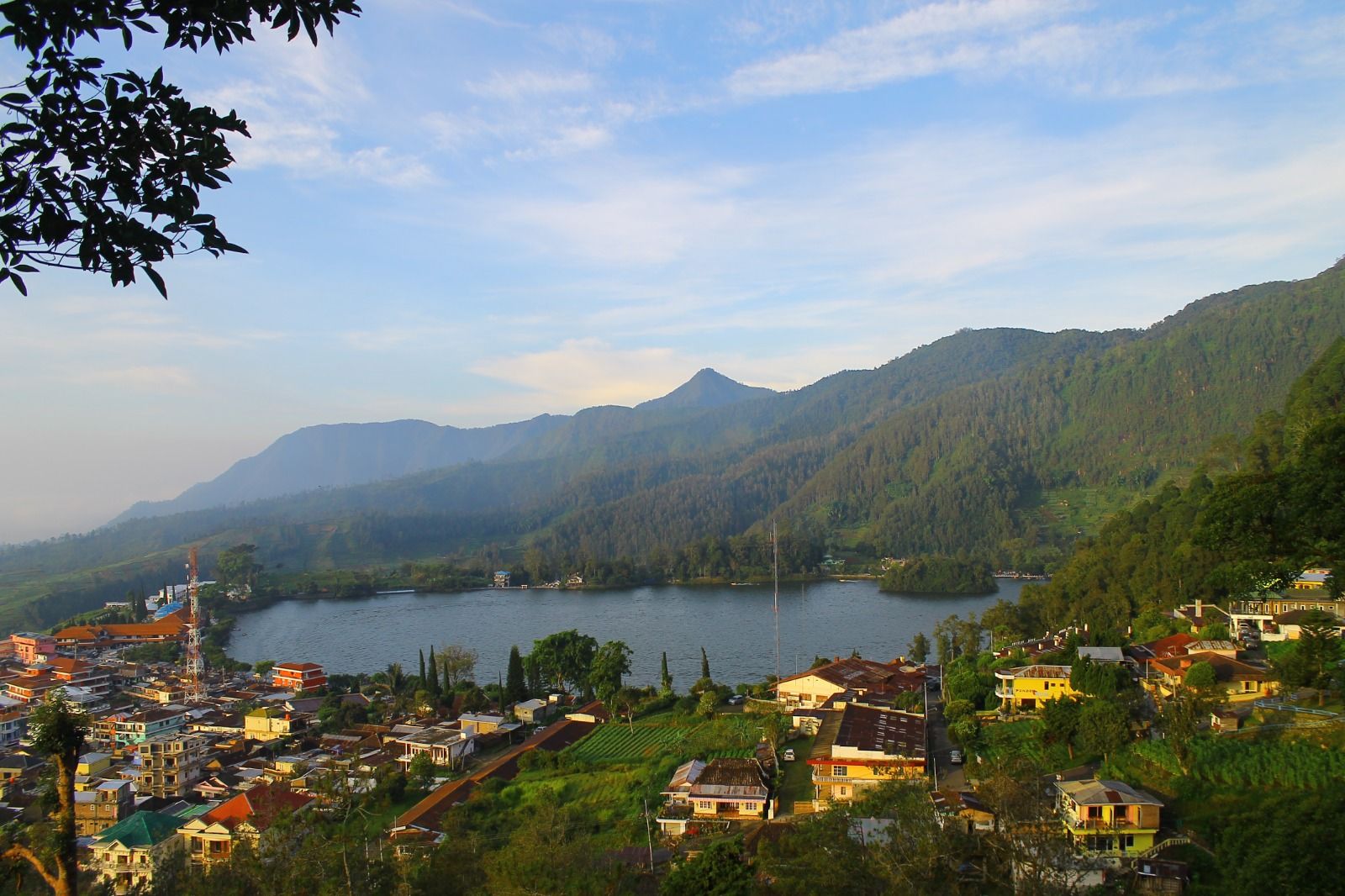 Salah satu wisata di Jawa Timur, Telaga Sarangan