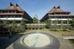 1693196573-kampus-itb.jpg