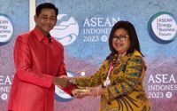Penghargaan Coal Mining Large yang diterima oleh PT Kaltim Prima Coal dalam ASEAN Energy Awards 2023