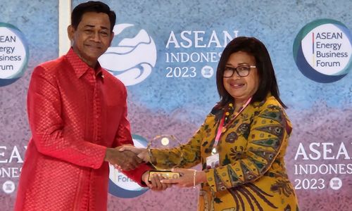Penghargaan Coal Mining Large yang diterima oleh PT Kaltim Prima Coal dalam ASEAN Energy Awards 2023