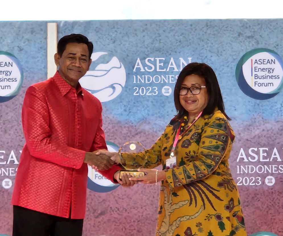 Penghargaan Coal Mining Large yang diterima oleh PT Kaltim Prima Coal dalam ASEAN Energy Awards 2023
