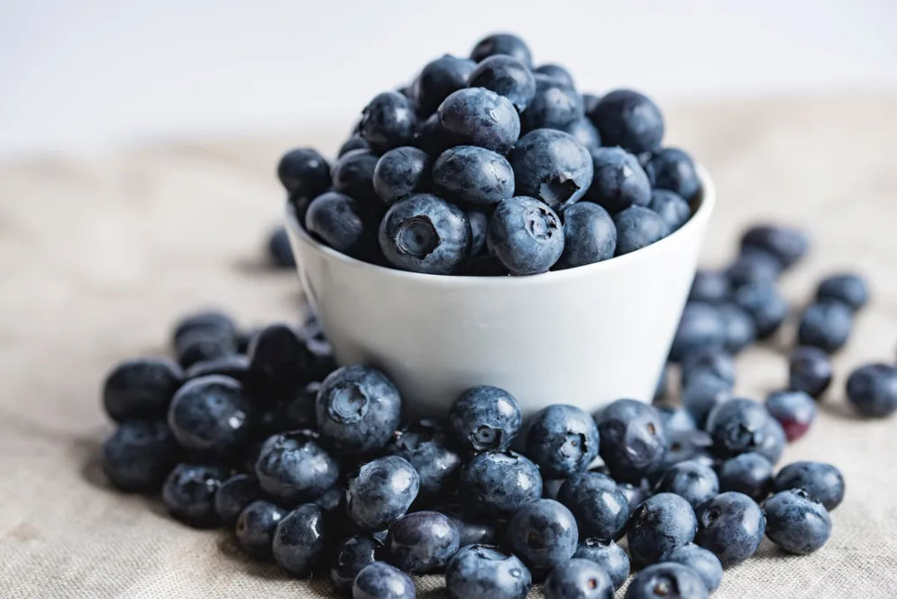 Blueberry merupakan buah dengan ukuran kecil namun memiliki khasiat yang besar untuk kesehatan.