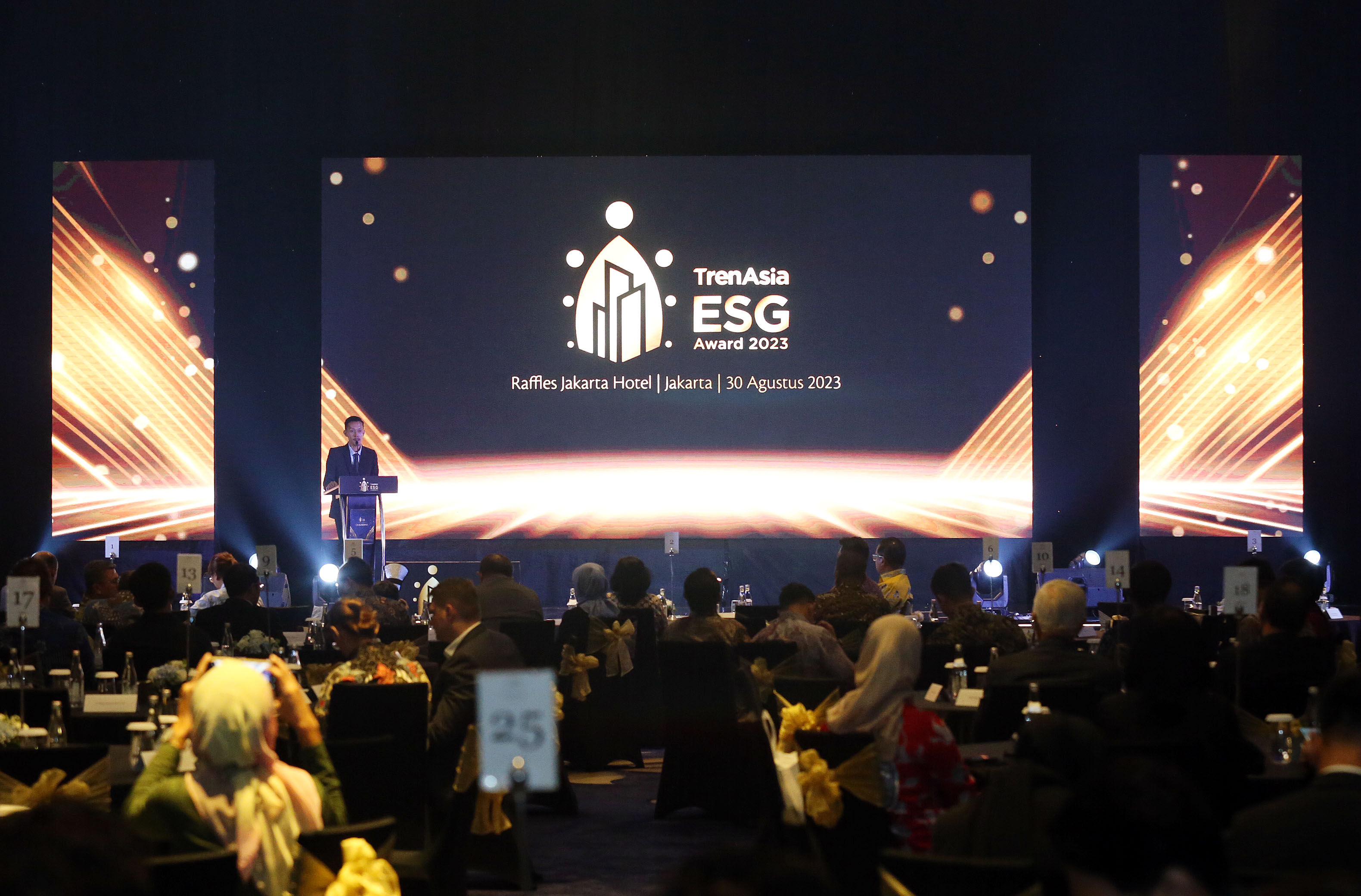 TrenAsia ESG Award 2023 menjadi ajang penghargaan untuk perusahaan-perusahaan yang menerapkan aspek environment, social, and governance (ESG). Sebanyak 58 perusahaan dan 4 CEO meraih penghargaan dalam acara yang digelar di Raffles Hotel Jakarta, pada Rabu, 30 Agustus 2023.