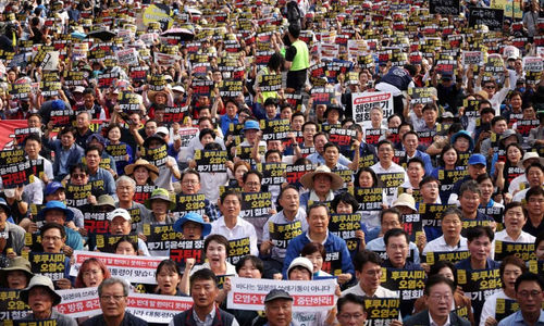 Penduduk Korsel Protes Menentang Pembuangan Air Radioaktif yang Diolah oleh Jepang 