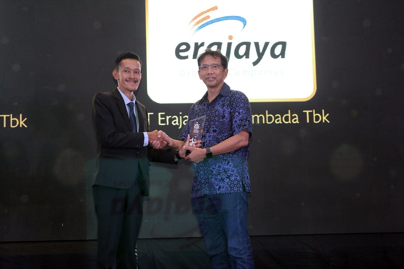 PT Erajaya Swasembada Tbk (ERAA) menerima penghargaan di ajang TrenAsia ESG Award 2023 atas turut andilnya perseroan dalam upaya penyelamatan bumi, Rabu, 30 Agustus 2023.