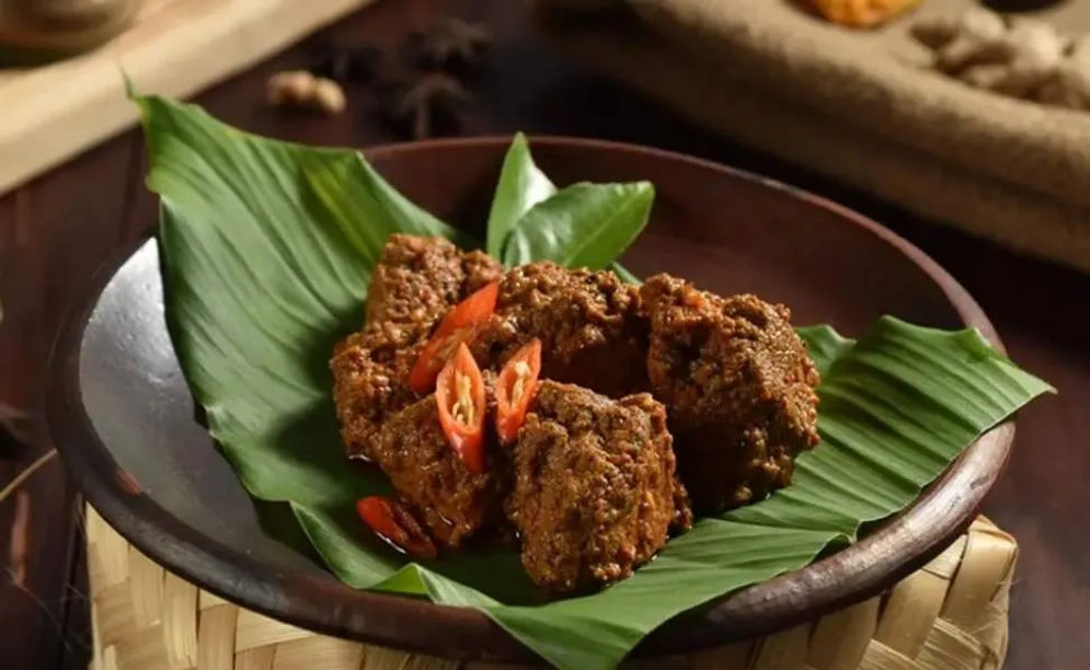 sejumlah makanan Indonesia juga diakui kelezatannya oleh masyarakat luar negeri. Bahkan ada yang dinobatkan sebagai makanan terenak dunia.