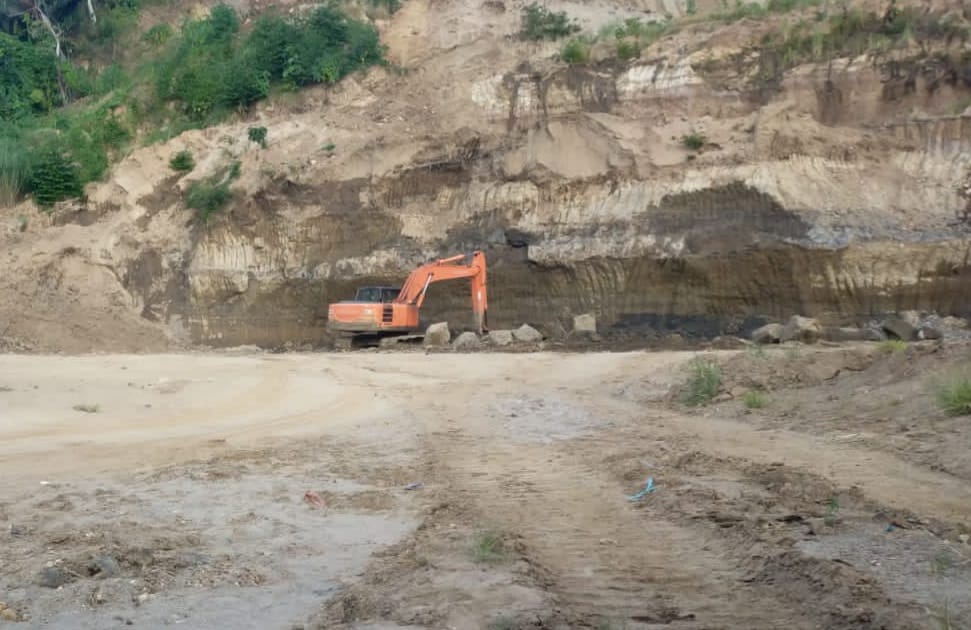 Penanggungjawab sebut Aktivitas cutting lahan di Paal Dua berijin lengkap. (Foto:mike)