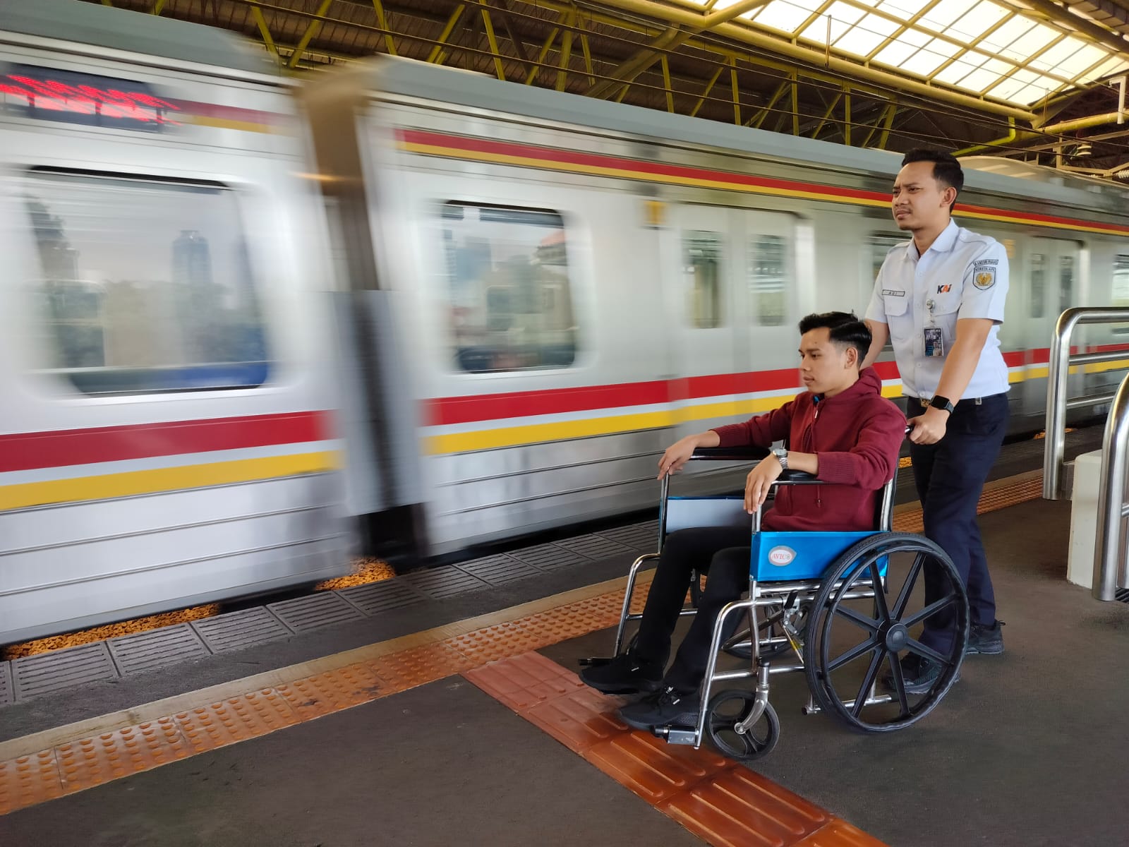 Ilustrasi penyandang disabilitas penumpang kereta api